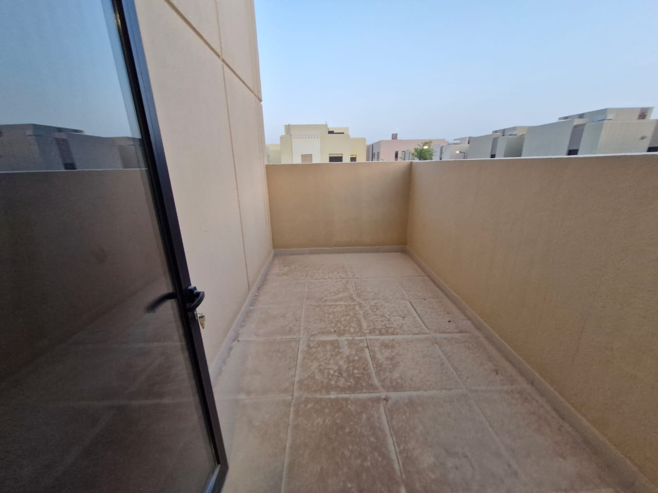 🏰 *Modern Luxury Villa in Sidra District – Roshn*  ✨ Elegantly Half-Furnished ✨